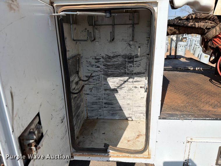 image for item EW8644 2017 Ford F-550 bucket truck