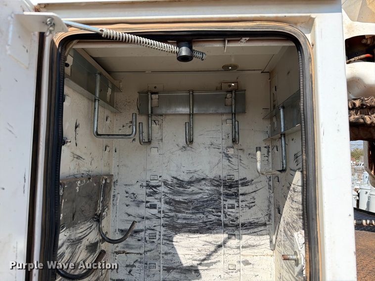 image for item EW8644 2017 Ford F-550 bucket truck