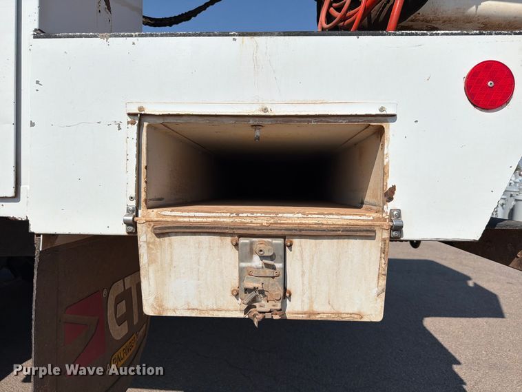 image for item EW8644 2017 Ford F-550 bucket truck