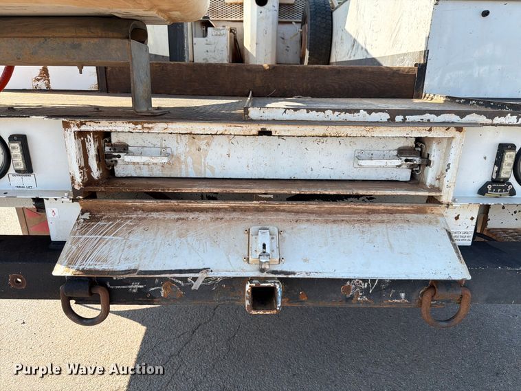 image for item EW8644 2017 Ford F-550 bucket truck