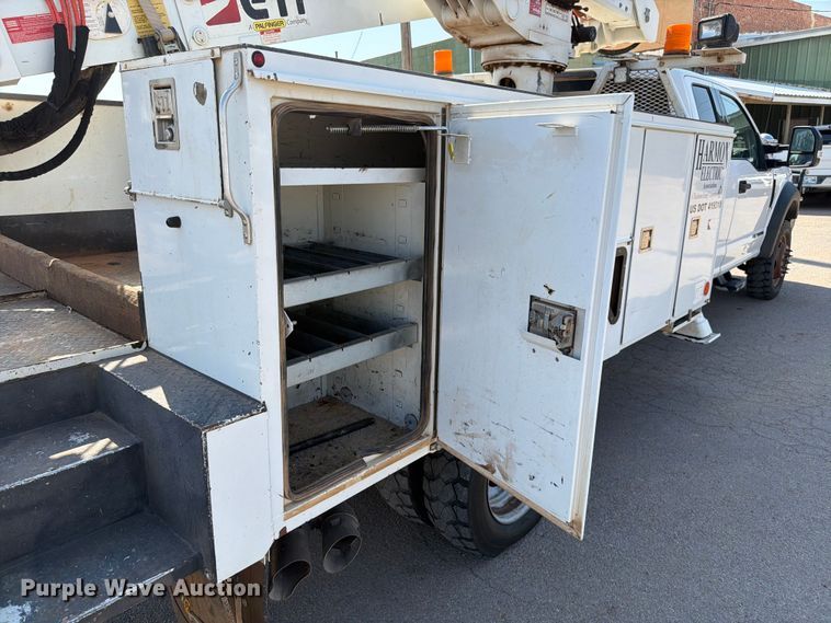 image for item EW8644 2017 Ford F-550 bucket truck