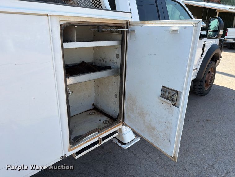 image for item EW8644 2017 Ford F-550 bucket truck