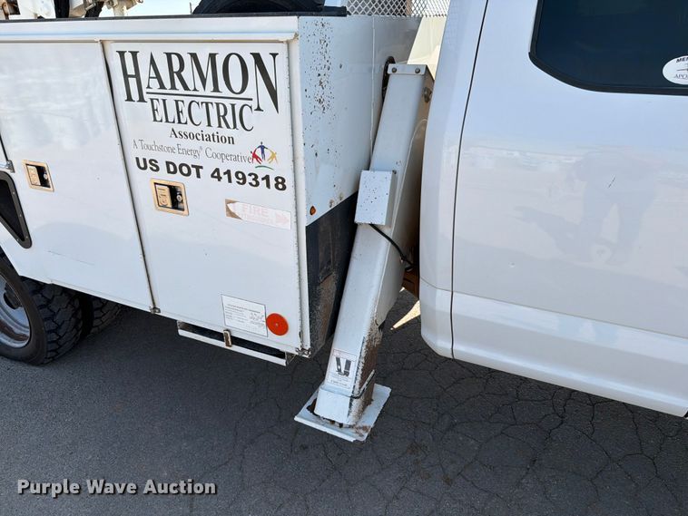 image for item EW8644 2017 Ford F-550 bucket truck