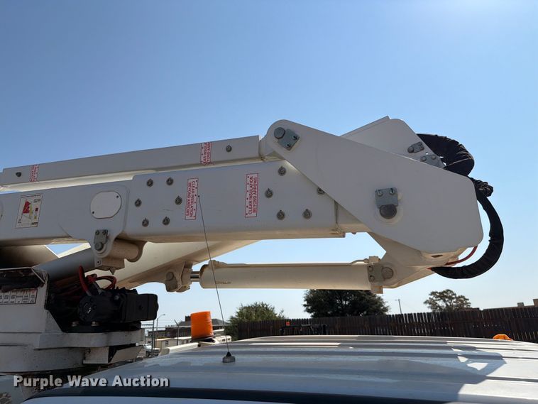 image for item EW8644 2017 Ford F-550 bucket truck