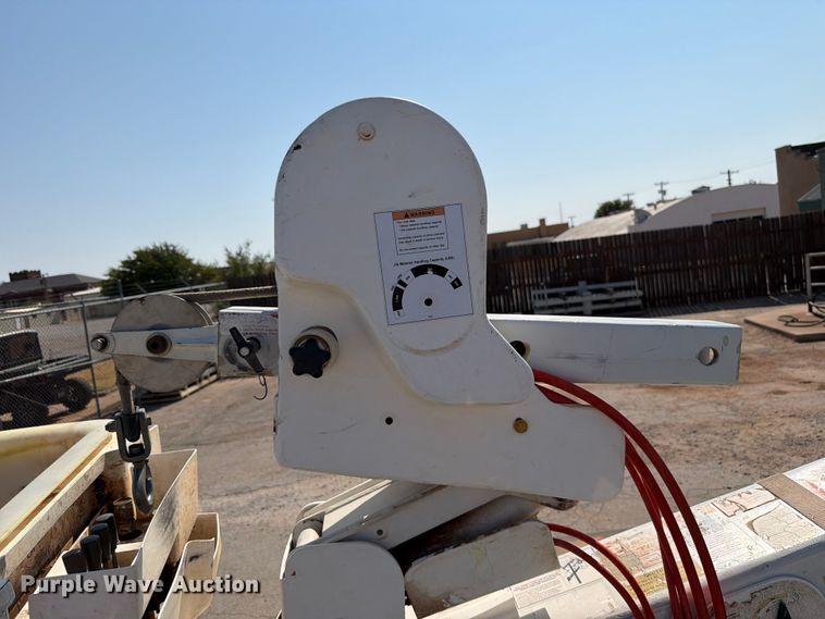 image for item EW8644 2017 Ford F-550 bucket truck