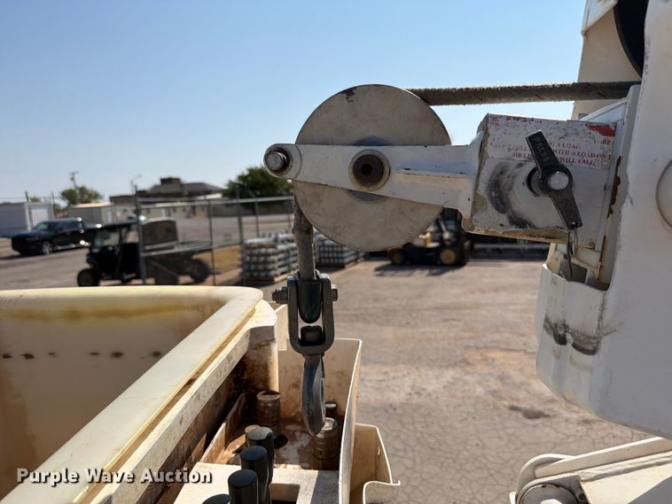 image for item EW8644 2017 Ford F-550 bucket truck