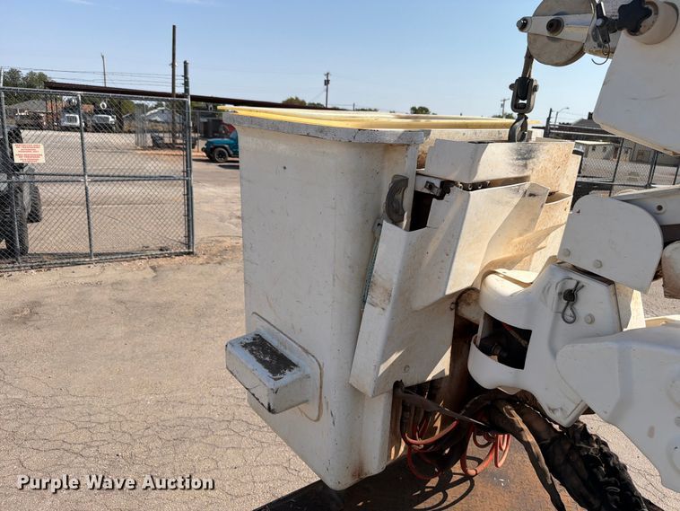 image for item EW8644 2017 Ford F-550 bucket truck