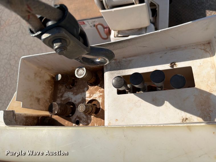 image for item EW8644 2017 Ford F-550 bucket truck