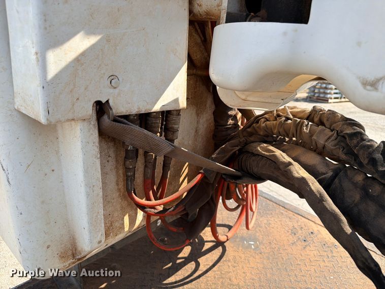 image for item EW8644 2017 Ford F-550 bucket truck