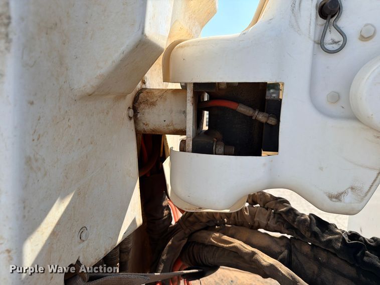 image for item EW8644 2017 Ford F-550 bucket truck