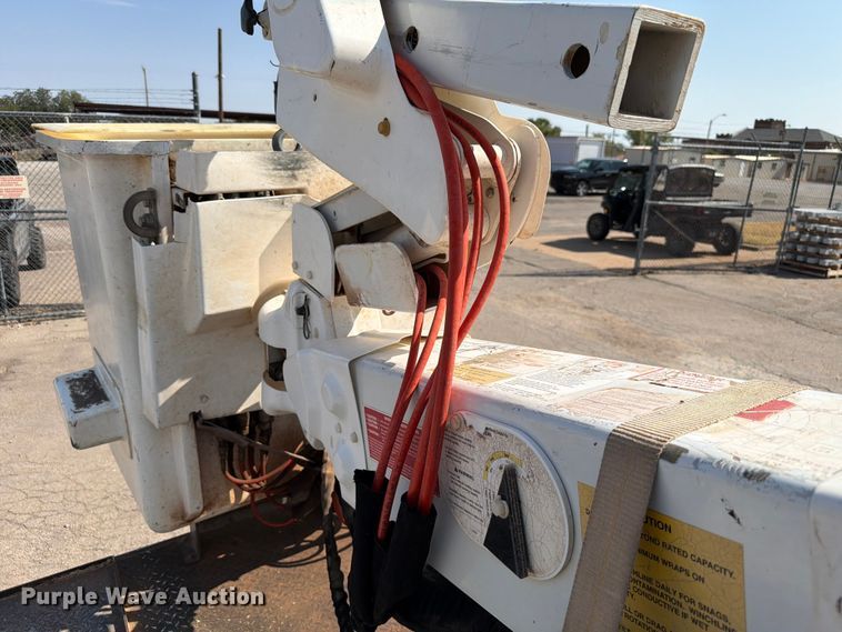 image for item EW8644 2017 Ford F-550 bucket truck