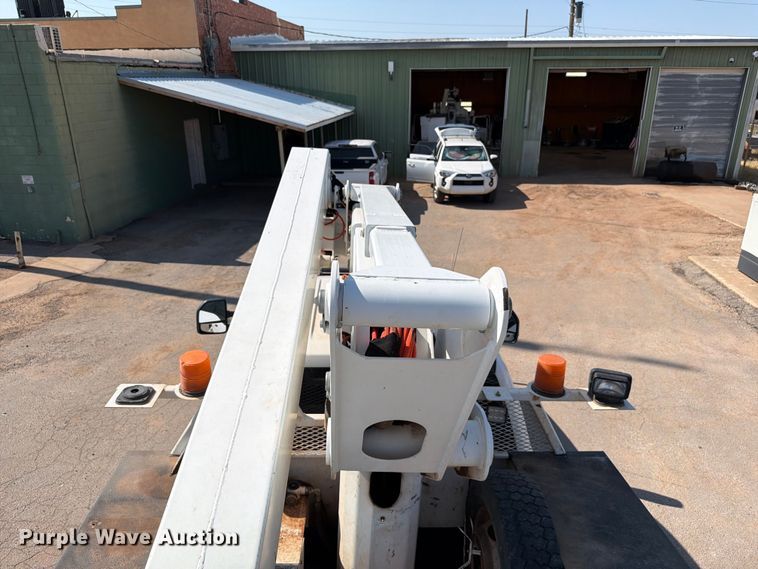 image for item EW8644 2017 Ford F-550 bucket truck