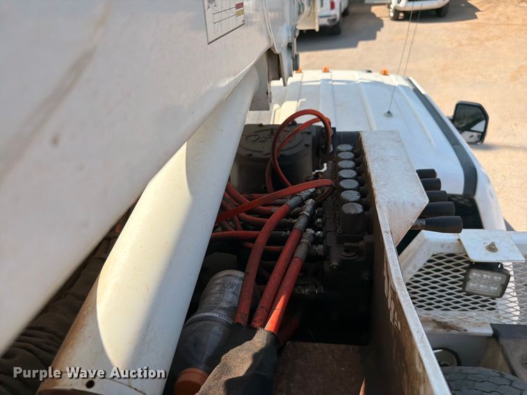 image for item EW8644 2017 Ford F-550 bucket truck