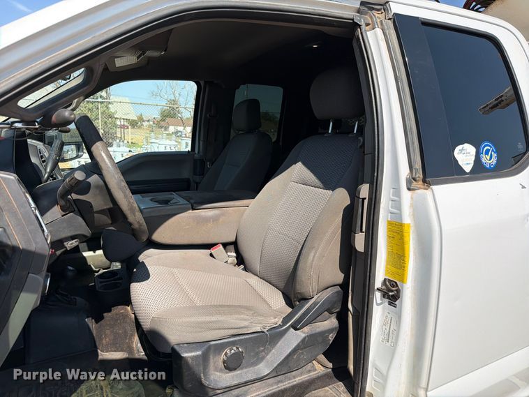 image for item EW8644 2017 Ford F-550 bucket truck