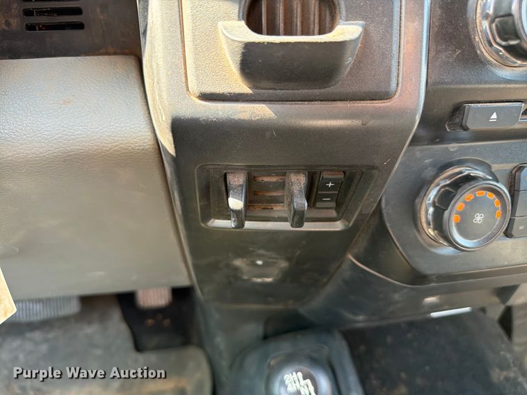 image for item EW8644 2017 Ford F-550 bucket truck