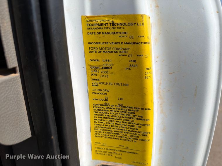 image for item EW8644 2017 Ford F-550 bucket truck