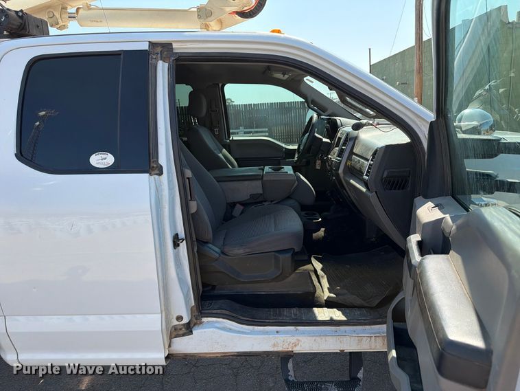 image for item EW8644 2017 Ford F-550 bucket truck