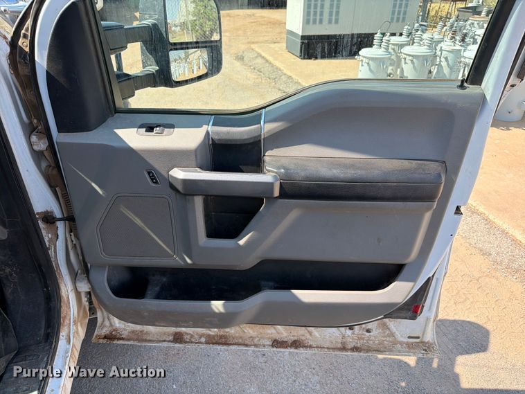 image for item EW8644 2017 Ford F-550 bucket truck