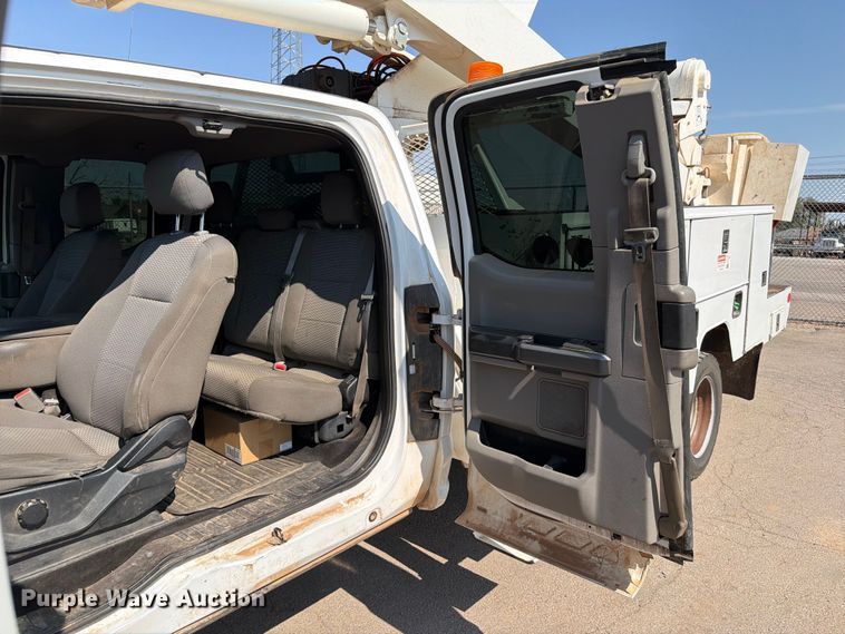 image for item EW8644 2017 Ford F-550 bucket truck