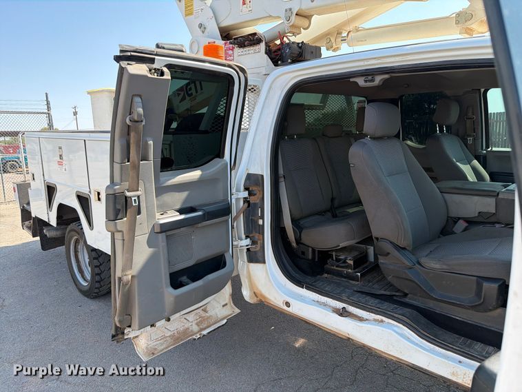 image for item EW8644 2017 Ford F-550 bucket truck