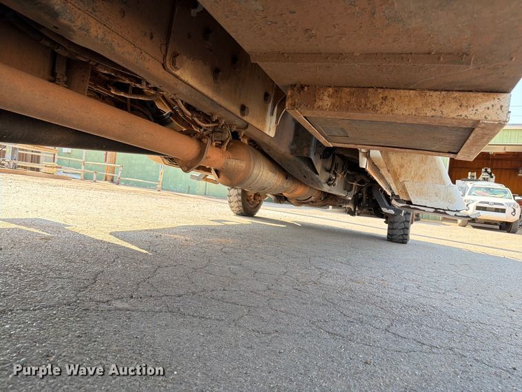 image for item EW8644 2017 Ford F-550 bucket truck
