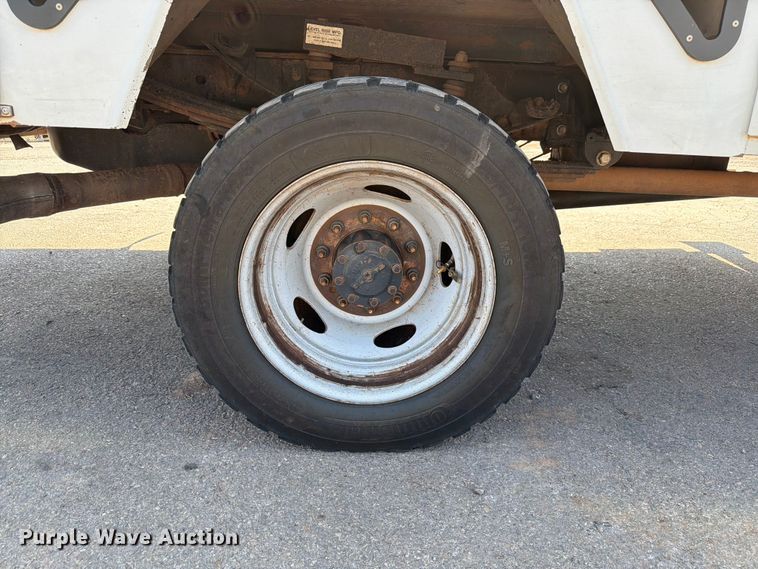 image for item EW8644 2017 Ford F-550 bucket truck