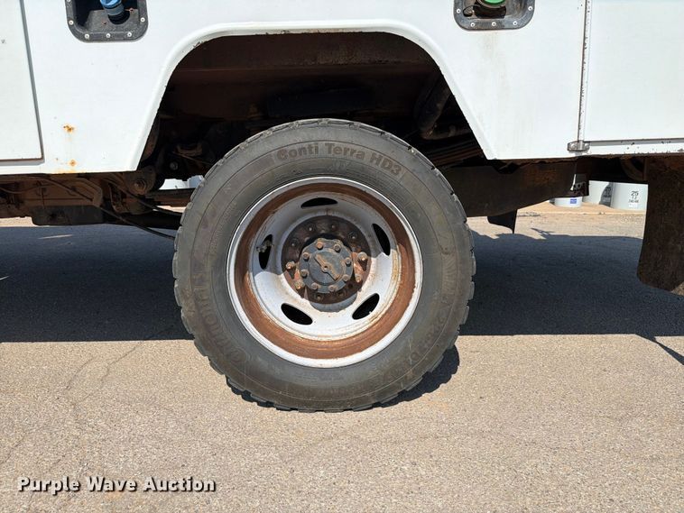 image for item EW8644 2017 Ford F-550 bucket truck