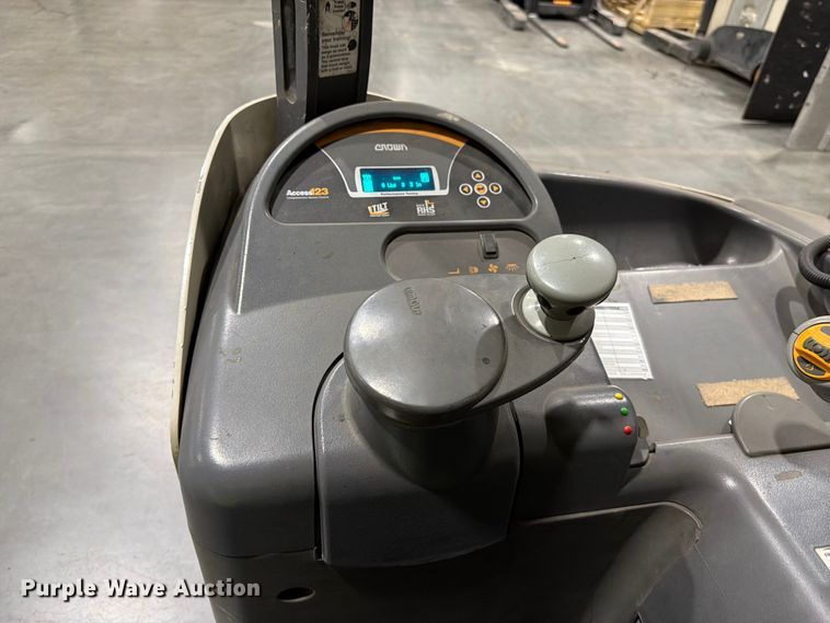 image for item EX0502 2019 Crown RM6025-45 reach truck