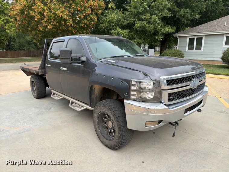 image for item EX4104 2011 Chevrolet Silverado 2500HD Crew Cab flatbed pickup truck
