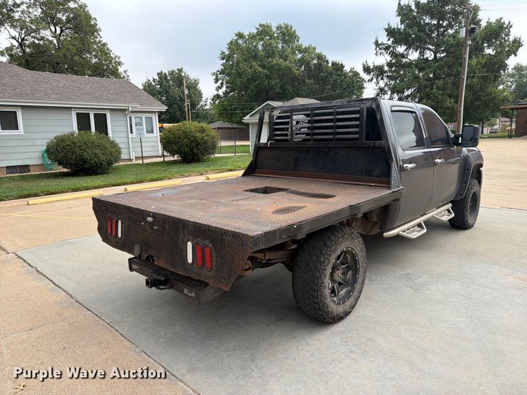 image for item EX4104 2011 Chevrolet Silverado 2500HD Crew Cab flatbed pickup truck