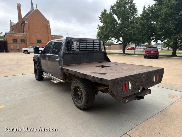 image for item EX4104 2011 Chevrolet Silverado 2500HD Crew Cab flatbed pickup truck