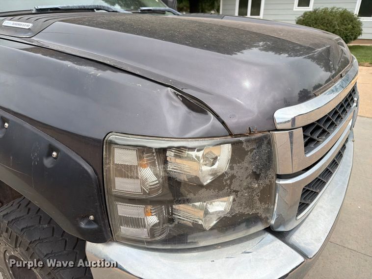 image for item EX4104 2011 Chevrolet Silverado 2500HD Crew Cab flatbed pickup truck