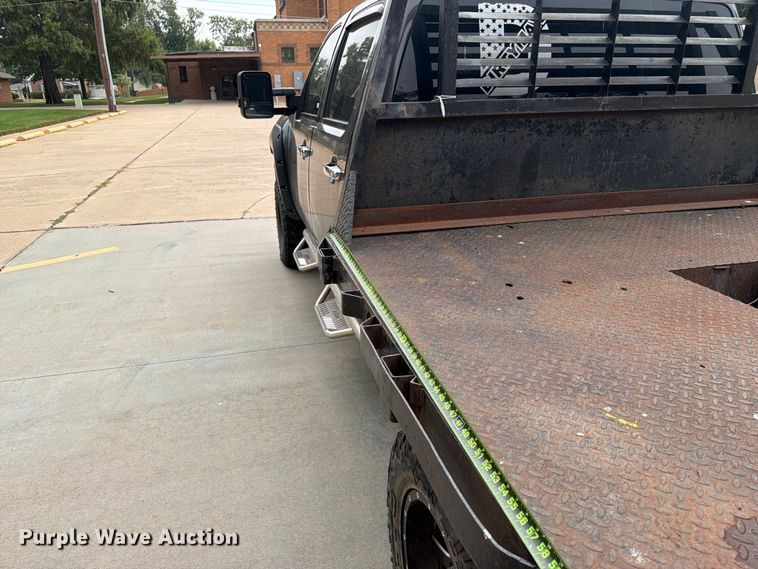image for item EX4104 2011 Chevrolet Silverado 2500HD Crew Cab flatbed pickup truck