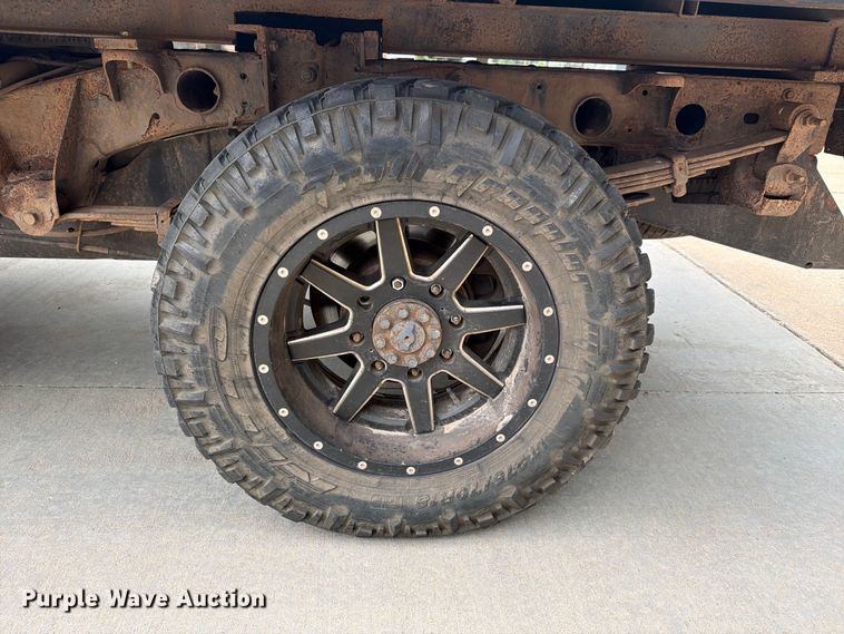 image for item EX4104 2011 Chevrolet Silverado 2500HD Crew Cab flatbed pickup truck