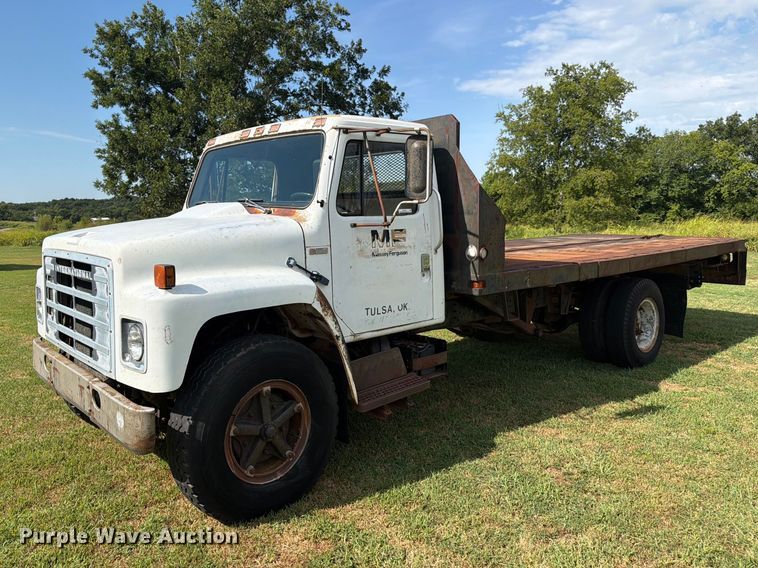 1980 International 1754 rollback truck