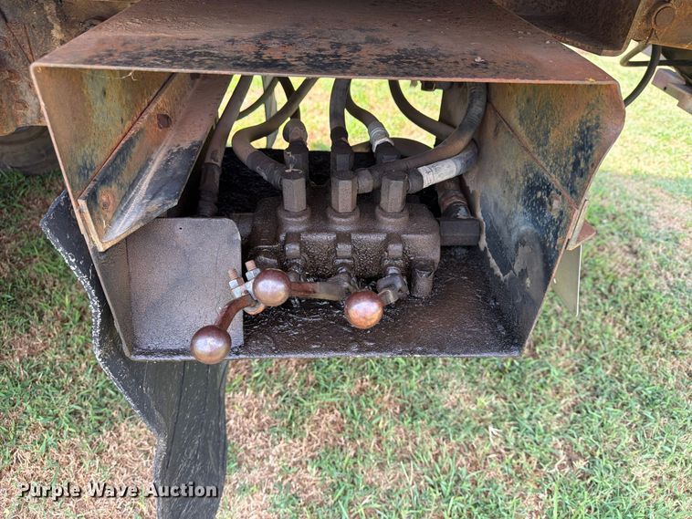 image for item EX4133 1980 International 1754 rollback truck