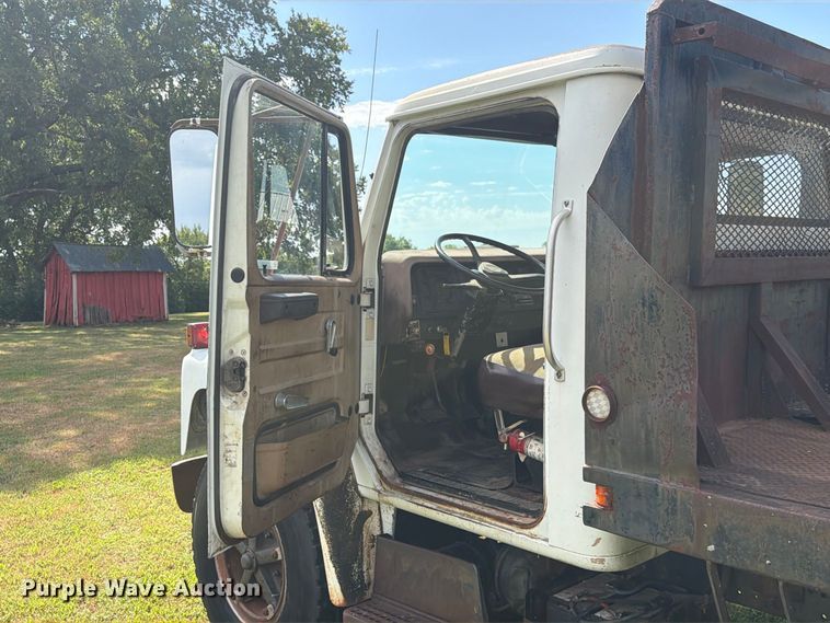 image for item EX4133 1980 International 1754 rollback truck