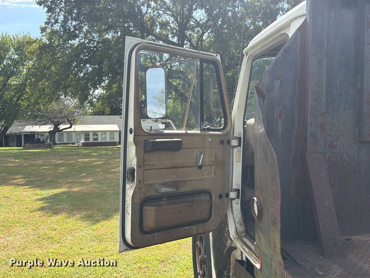 image for item EX4133 1980 International 1754 rollback truck