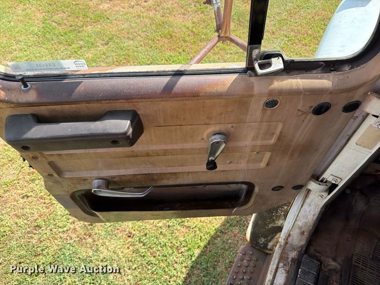image for item EX4133 1980 International 1754 rollback truck