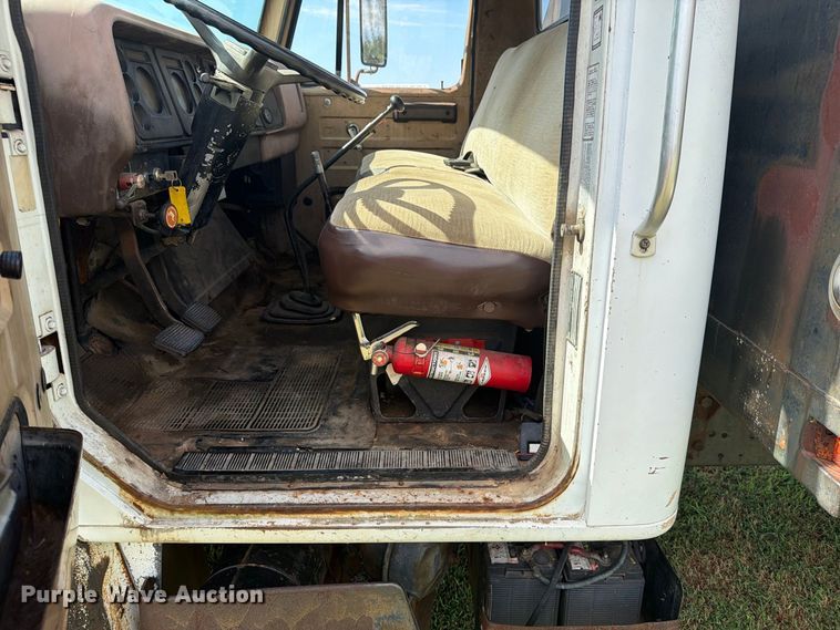 image for item EX4133 1980 International 1754 rollback truck