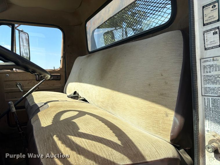 image for item EX4133 1980 International 1754 rollback truck