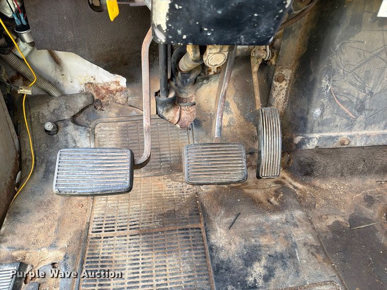 image for item EX4133 1980 International 1754 rollback truck