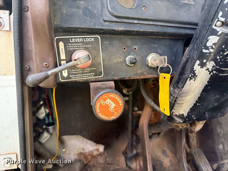 image for item EX4133 1980 International 1754 rollback truck