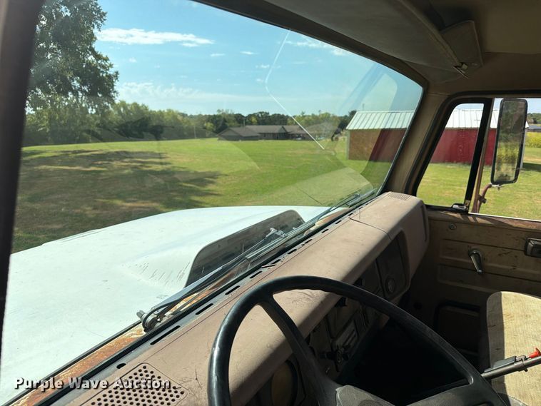 image for item EX4133 1980 International 1754 rollback truck