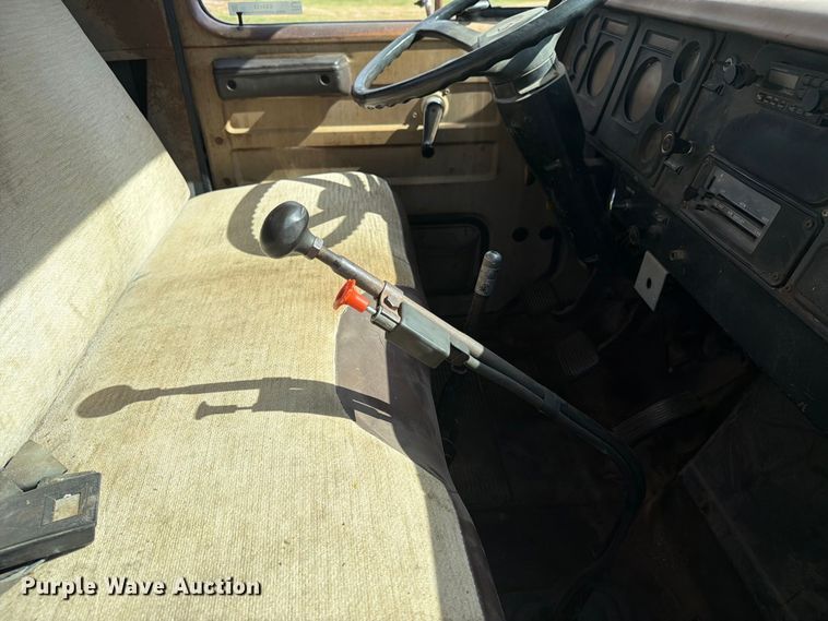 image for item EX4133 1980 International 1754 rollback truck