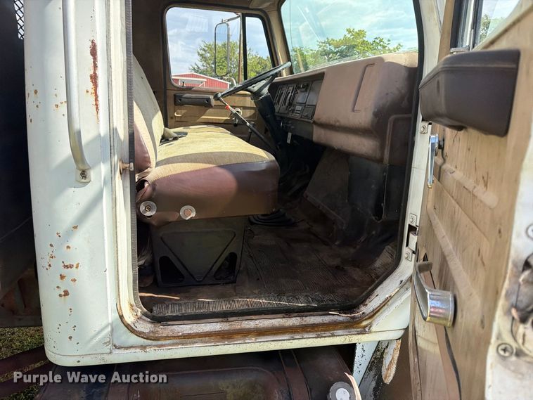 image for item EX4133 1980 International 1754 rollback truck