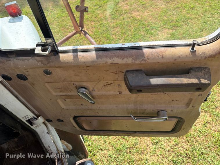 image for item EX4133 1980 International 1754 rollback truck