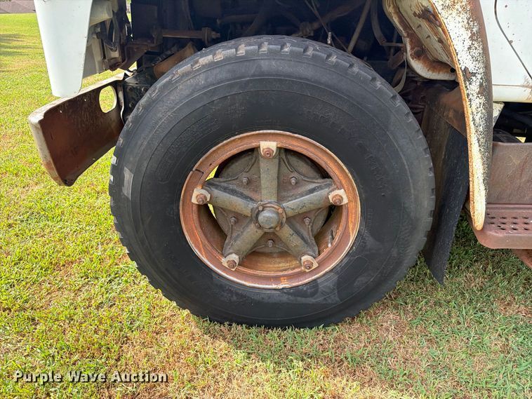 image for item EX4133 1980 International 1754 rollback truck