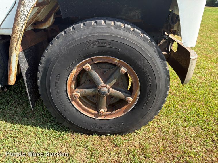 image for item EX4133 1980 International 1754 rollback truck
