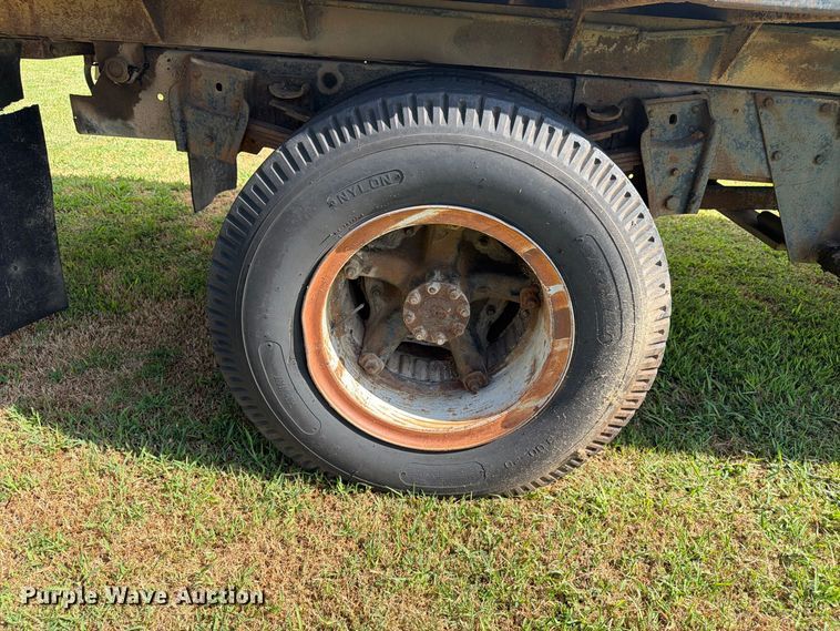 image for item EX4133 1980 International 1754 rollback truck